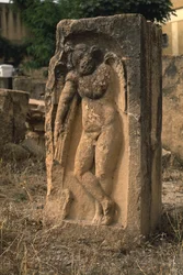 Stele mit einer geflügelten Figur